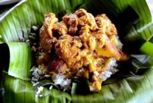 Las esposas de los obreros preparaban la deliciosa Tonga, en Manabí. 