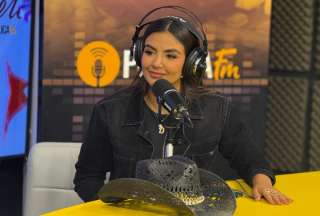 Dayanara en los estudios de Pública FM
