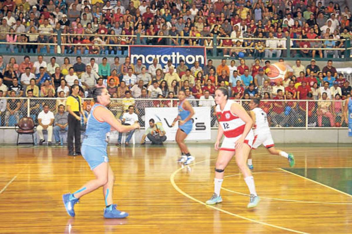La primera final entre Santa Mar&iacute;a y Mavort se disput&oacute; en el coliseo de deportes de Machala. Cortes&iacute;a / Federacion Ecuatoriana de Baloncesto.