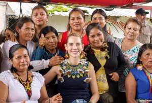 Lavinia Valbonesi compartió con familias de Taisha y entregó kits de ayuda humanitaria