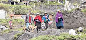Los ind&iacute;genas son mayor&iacute;a en esta parroquia perteneciente al cant&oacute;n Riobamba. Ellos se dedican principalmente a la agricultura y la ganader&iacute;a.