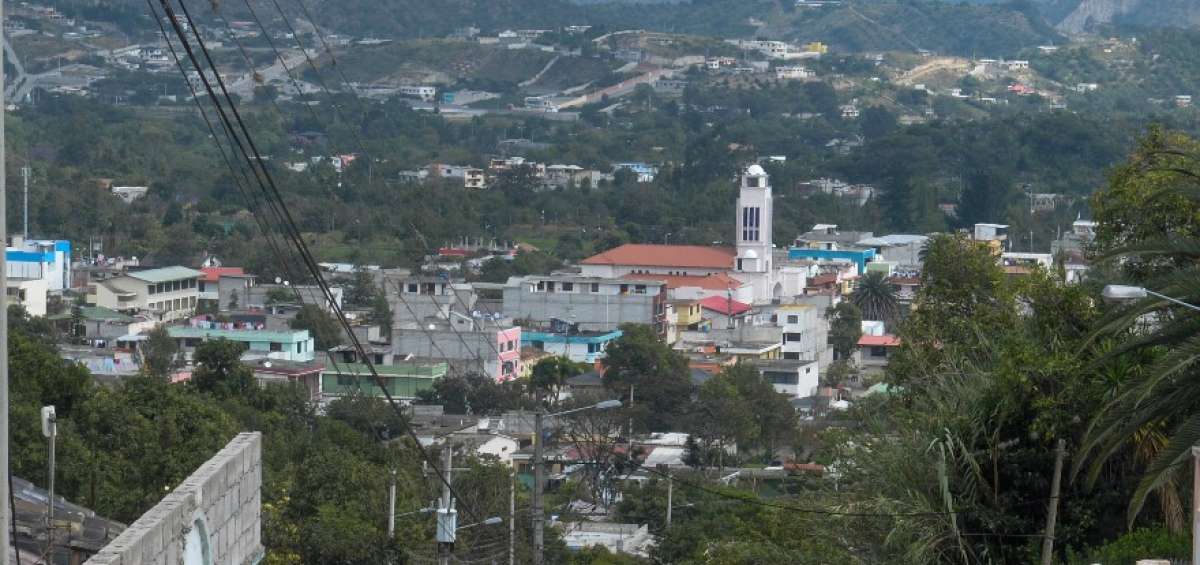 La parroquia Guayllabamba se encuentra al norte de Quito. Sus habitantes aseguran que requieren obras b&aacute;sicas como v&iacute;as, agua potable y sistema de alcantarillado.
