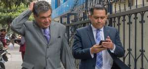 Marcelo Ron (terno gris) asegur&oacute; que su cliente &Eacute;dgar A. no tiene ninguna vinculaci&oacute;n con la red de corrupci&oacute;n que la justicia ecuatoriana investiga.