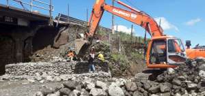 Empresa repara puente en Milagro