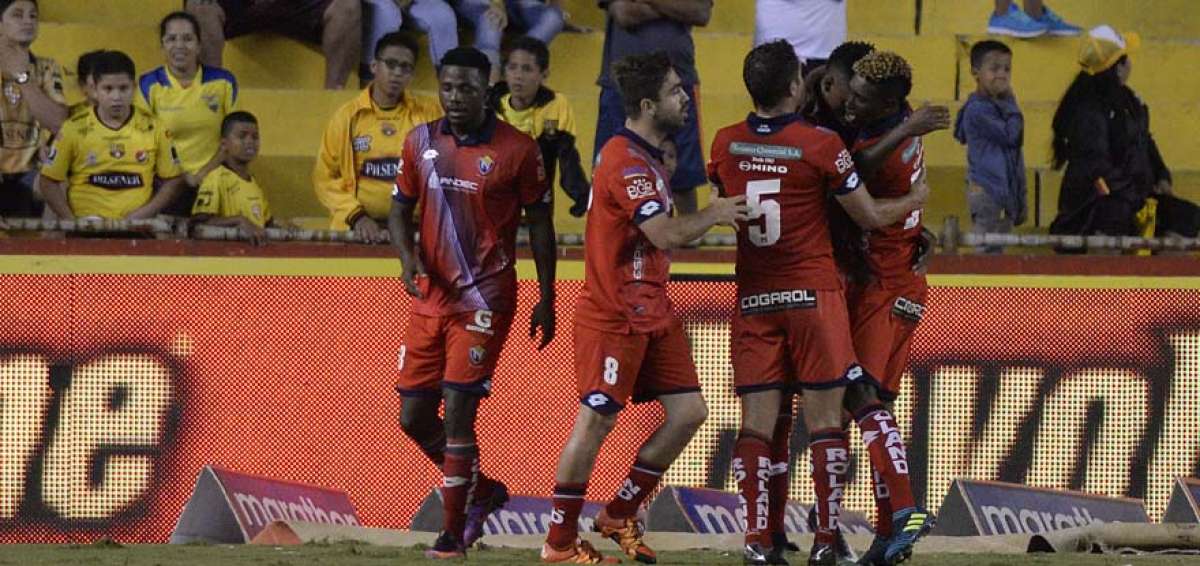 El Nacional gan&oacute; en el Monumental de Barcelona