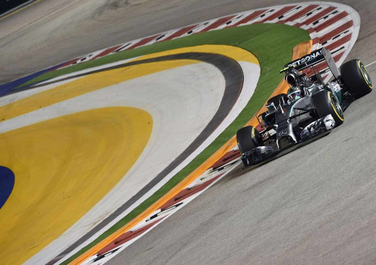 Lewis Hamilton lider&oacute; la segunda jornada de entrenamientos en Singapur. Foto: AFP