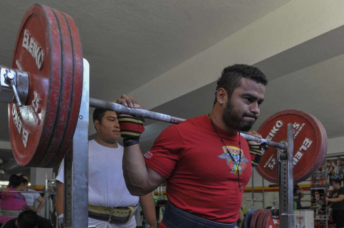 Jos&eacute; Castillo entrena en la Concentraci&oacute;n Deportiva de Pichincha cuando est&aacute; en Quito. All&iacute; se encuentra con el entrenador de la selecci&oacute;n, Marcos S&aacute;nchez. Foto: Miguel Jim&eacute;nez.