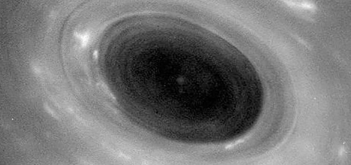 La sonda Cassini retoma contacto tras sumergirse entre los anillos de Saturno