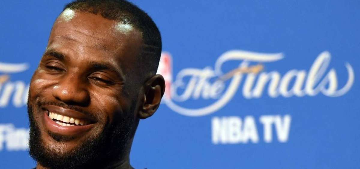 Magic Johnson insta a los Lakers a que vayan por LeBron o Durant