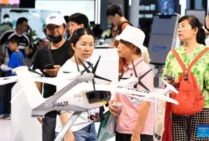 Robots humanoides y drones para delivery destacaron en la Expo de Hainan, en China. 