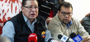 Nelson Erazo (derecha), dirigente del Frente &Uacute;nico de Trabajadores (FUT)