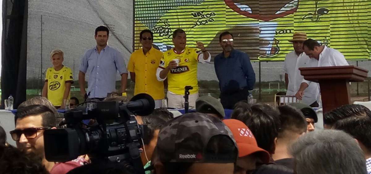 Primer Mandatario se puso la camiseta de Barcelona.