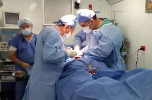 Un equipo de cirujanos se encargar&aacute; de intervenir quir&uacute;rgicamente a privados de libertad. Foto: 