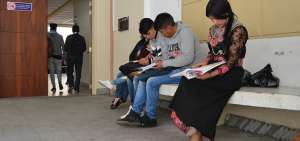 Quienes asumen su raza tienen un proceso de acompa&ntilde;amiento estudiantil para generar las condiciones necesarias y as&iacute; concluyan las carreras que emprendieron. Estos estudiantes reciben todo el apoyo de sus compa&ntilde;eros.   