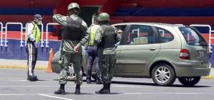 Militares, polic&iacute;as y agentes de tr&aacute;nsito trabajan en conjunto en los operativos de control en todas las provincias del territorio nacional.