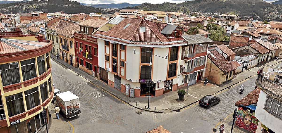 El barrio Todos Santos a&uacute;n conserva su tradicional arquitectura, la misma que forma parte del centro hist&oacute;rico de Cuenca y de su patrimonio mundial. Foto: Jos&eacute; Luis Llivisaca / El Tel&eacute;grafo