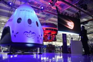 La presentaci&oacute;n oficial de la nave se realiz&oacute; en la sede de SpaceX, en California. Foto: AFP