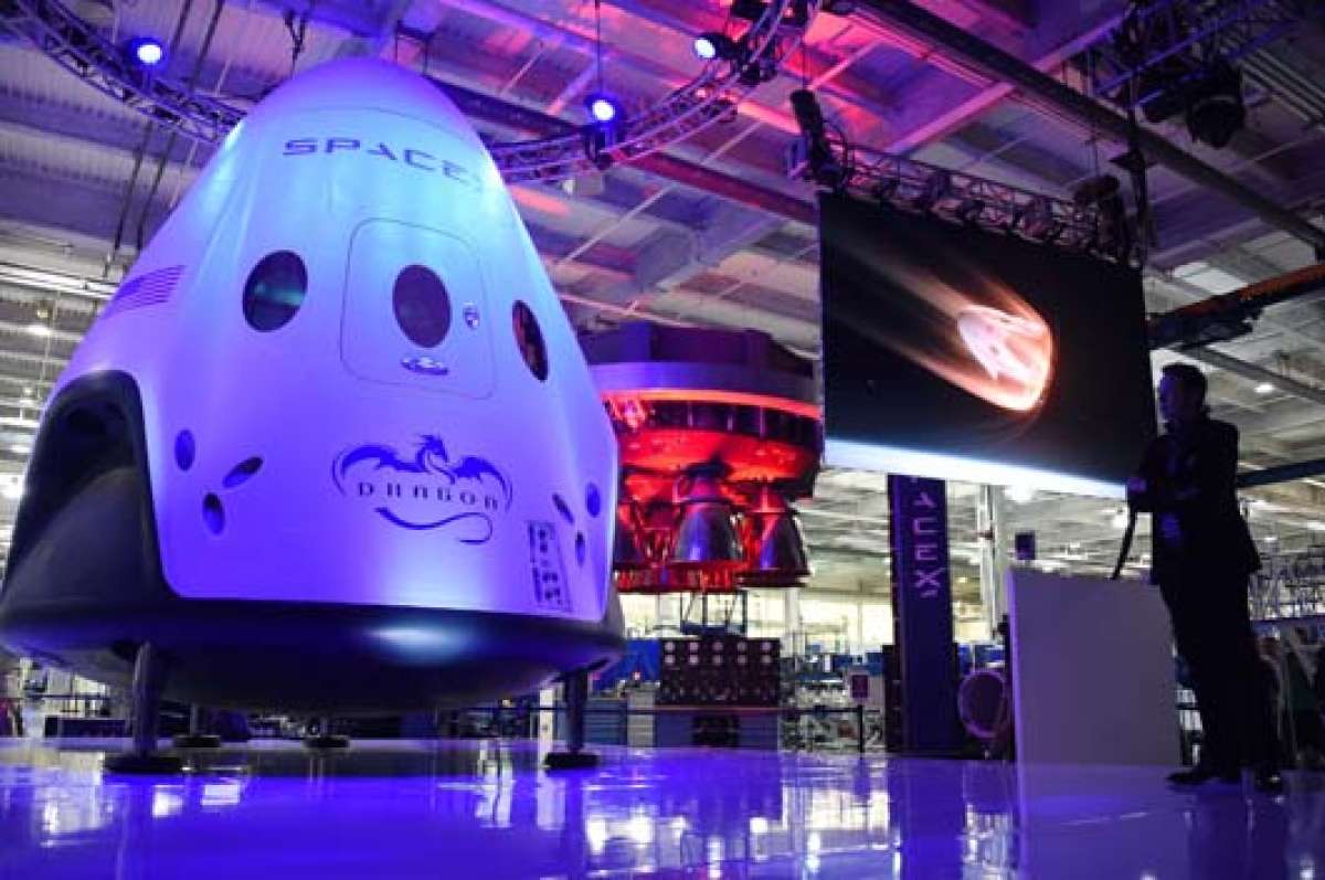 La presentaci&oacute;n oficial de la nave se realiz&oacute; en la sede de SpaceX, en California. Foto: AFP