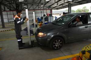 El Municipio, hasta el momento, solo ejerce las competencias de la revisi&oacute;n y matriculaci&oacute;n vehicular. Foto: William Orellana / El Tel&eacute;grafo.