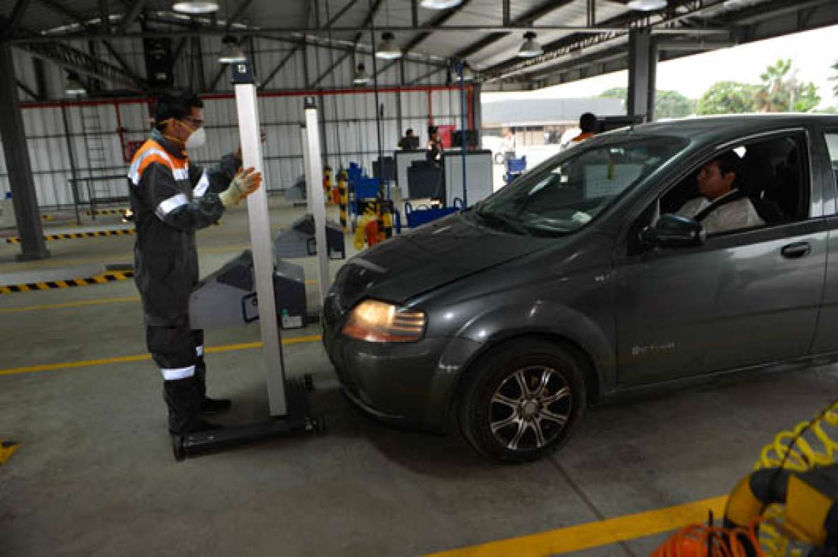 El Municipio, hasta el momento, solo ejerce las competencias de la revisi&oacute;n y matriculaci&oacute;n vehicular. Foto: William Orellana / El Tel&eacute;grafo.