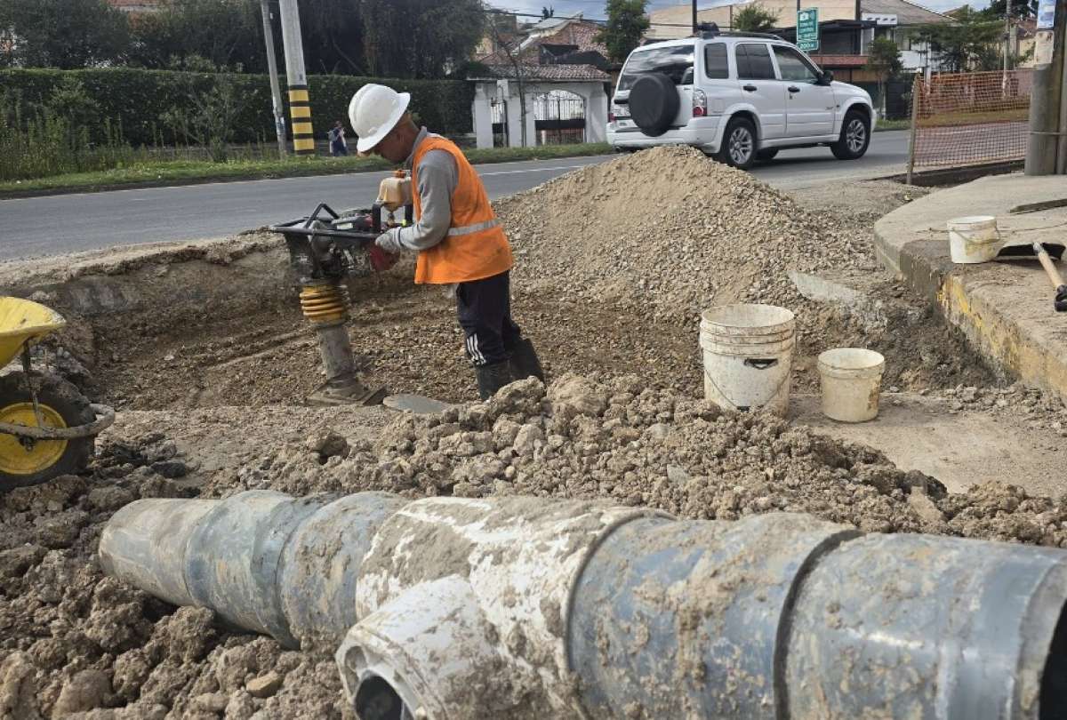Entre los sectores afectados constan el Aeropuerto Mariscal La Mar, la Terminal Terrestre, el Mercado 12 de Abril, instituciones educativas, centros de salud y varios barrios de Totoracocha en Cuenca.