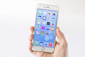9 de enero de 2007 Steve Jobs present&oacute;, por primera vez, el tel&eacute;fono celular iPhone.