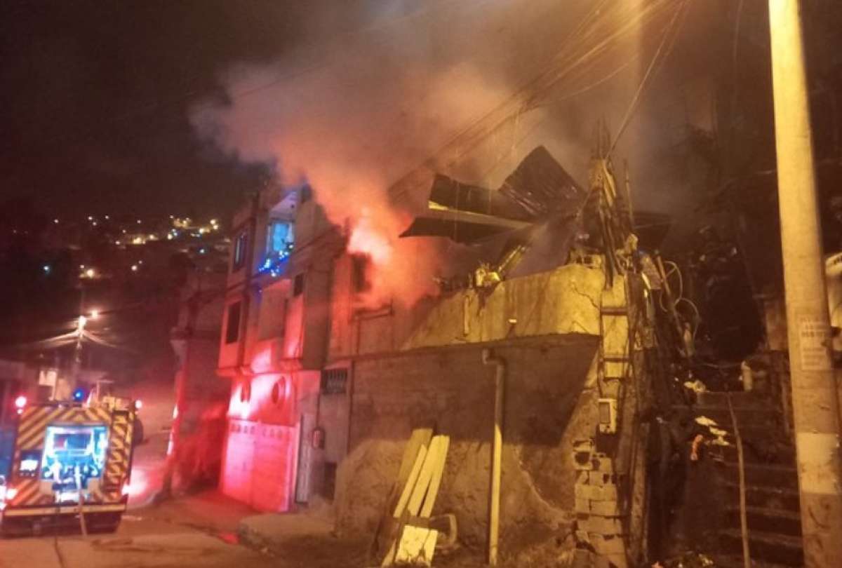 Un incendio en una bodega de El Condado, norte de Quito, ocurri&oacute; en la madrugada de este mi&eacute;rcoles.