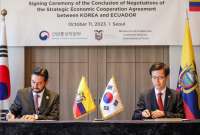 El ministro de Producción Daniel Legarda, firmó el preacuerdo con Corea. 