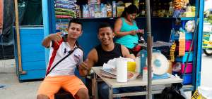 Los comerciantes de Manta se ubicar&aacute;n en terrenos del IESS