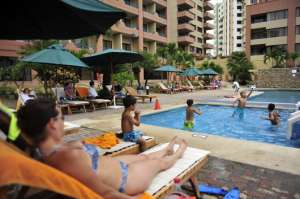 Los hoteles han preparado diversas actividades para los turistas que llegan por estos d&iacute;as a Manta. Foto: Rodolfo P&aacute;rraga / El Tel&eacute;grafo 
