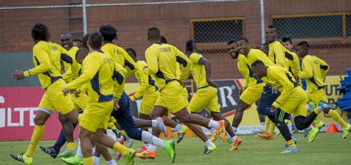 La defensa de la selecci&oacute;n ecuatoriana se rejuvenece