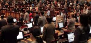 Minuto de silencio en la Asamblea por v&iacute;ctimas de accidente de avi&oacute;n militar
