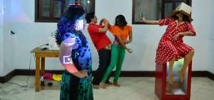 El grupo est&aacute; integrado por Michelle Mena, Mario Su&aacute;rez, Vanessa Guam&aacute;n, Maribel Dom&iacute;nguez y Jorge Parra, que es el director de esta puesta en escena.