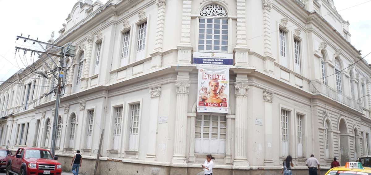 Los predios del Teatro Bol&iacute;var fueron actualizados cuando pas&oacute; a manos de la Municipalidad de Loja.