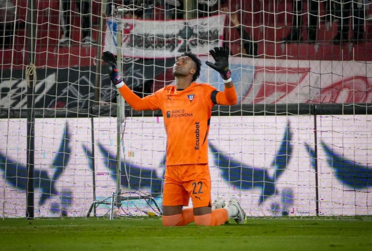 Liga sufre, Emelec sorprende, pero la U avanza por penales a la final de la Copa Ecuador