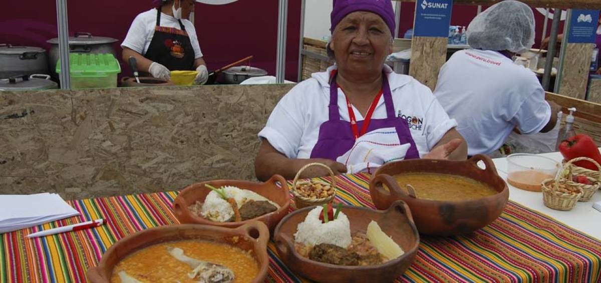 Flor Castillo, de 70 a&ntilde;os, present&oacute; el shambar, un plato t&iacute;pico a base de frejol y carne de chancho. Se lo sirve con pato guisado o cabra en Trujillo.