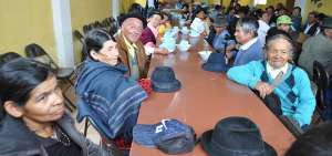 M&aacute;s de 120 personas de la tercera edad se re&uacute;nen los domingos para servirse un almuerzo producto de la colaboraci&oacute;n de los mine&ntilde;os.  