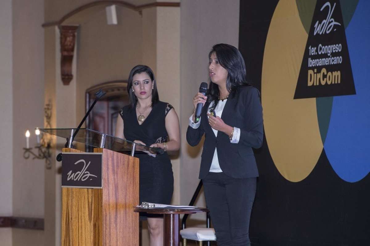 La coordinadora de la Redacci&oacute;n Web-Quito explic&oacute; la propuesta durante un Congreso organizado por Udla. Foto: Daniel Molineros / EL TEL&Eacute;GRAFO