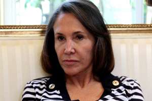 Florinda Meza proh&iacute;be visitas a la tumba de Chespirito 