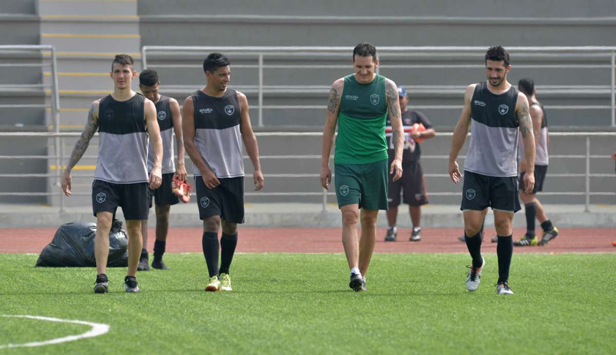 los refuerzos de River, Serra, Neculman, Molina y L&oacute;pez entrenaron esta ma&ntilde;ana bajo las &oacute;rdenes del DT Pizarro. Foto: William Orellana / El Tel&eacute;grafo.
