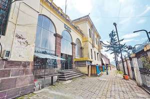 Vista de la entrada del antiguo penal Garc&iacute;a Moreno, en el barrio de San Roque, en Quito. Hoy, las instalaciones son refaccionadas para otros usos. Foto: John Guevara / El Tel&eacute;grafo