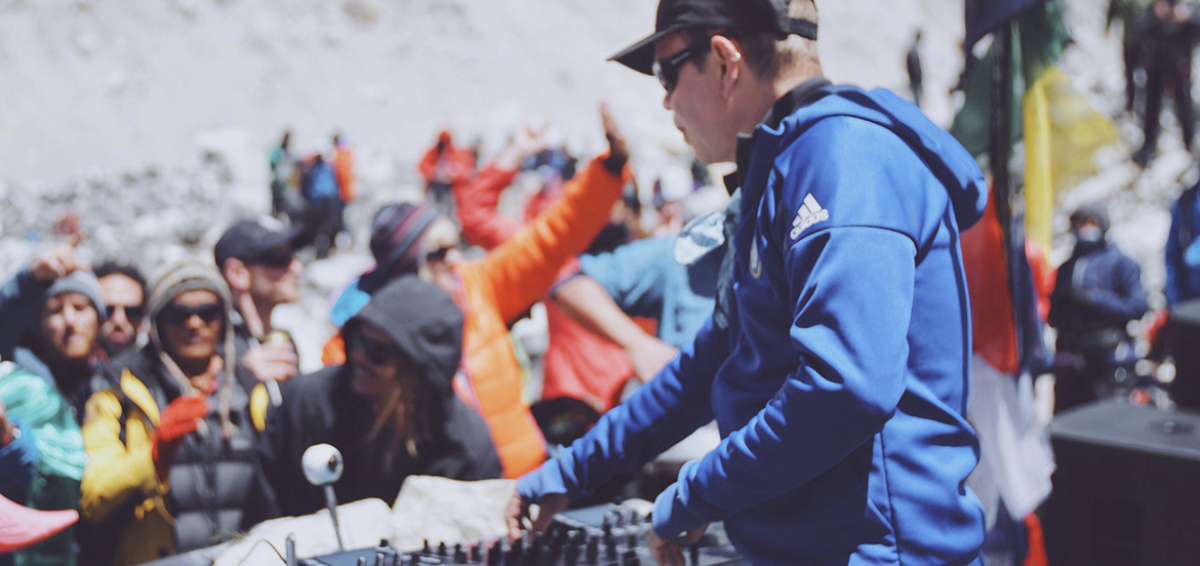 Alpinistas disfrutaron de la "fiesta m&aacute;s alta de la Tierra" en el Everest