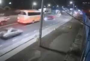 Vehículo terminó destrozado tras un choque en Ambato