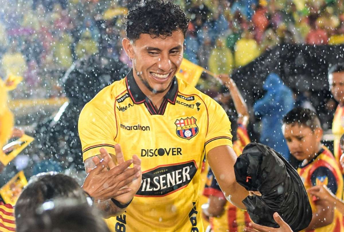 Entre ponchos y banderas: as&iacute; se vivi&oacute; la Noche Amarilla en Quito