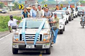 Una caravana motorizada inaugur&oacute; la carretera Samborond&oacute;n - La Victoria - La T, el jueves pasado. Foto: Cortes&iacute;a