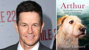 El actor estadounidense firm&oacute; para actuar en el filme sobre el famoso perro ecuatoriano.