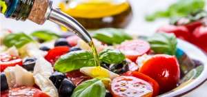 La dieta mediterr&aacute;nea juega un papel importante para el beneficio de las personas.