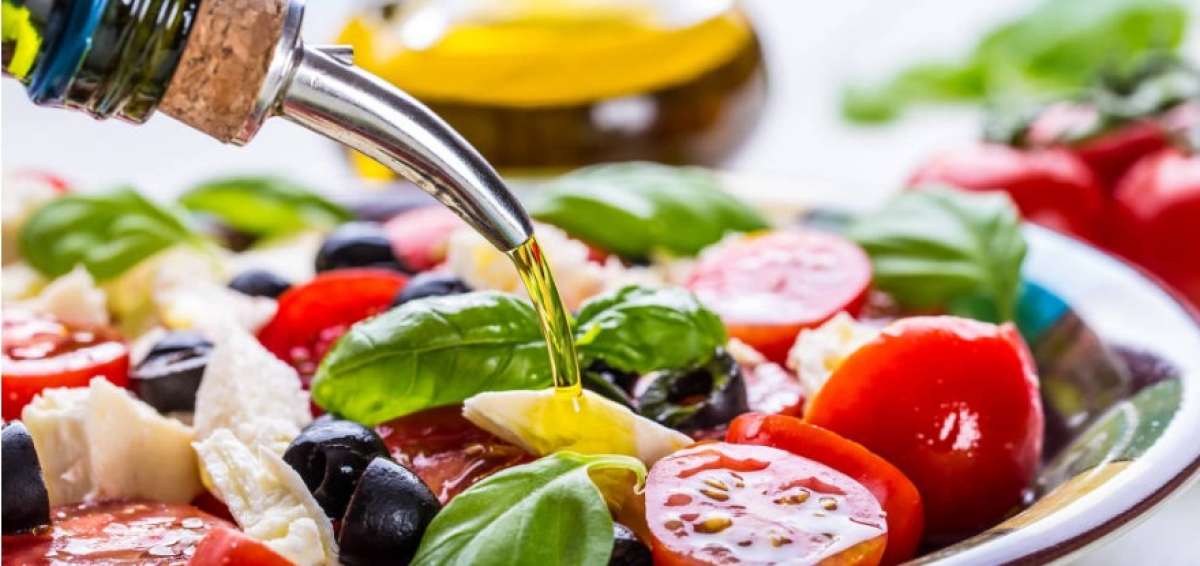 La dieta mediterr&aacute;nea juega un papel importante para el beneficio de las personas.