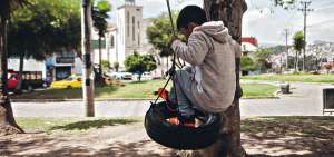 Una alternativa para los neum&aacute;ticos usados es emplearlos como juegos infantiles en los parques del pa&iacute;s.