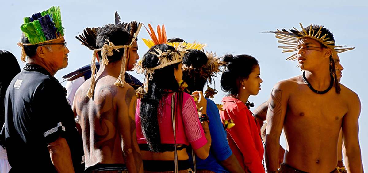 En Brasil viven 896.900 ind&iacute;genas (que representan el 0,4% de los 202 millones de habitantes) y sus &aacute;reas ocupan el 12% del territorio del pa&iacute;s. 